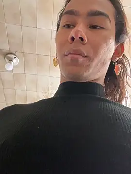 Snapshot of Scarlett_Hot5 chatting on October 13, 3:02 pm Scarlett Hot5 online show from October 13, 3:02 pm