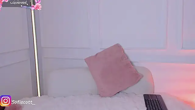 SofiScott  online show from February 8, 10:51 pm