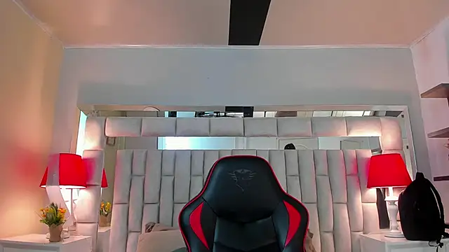 Snapshot of mariiahneedles chatting on October 25, 1:27 am mariiahneedles online show from October 25, 1:27 am