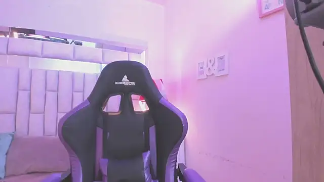 mariiahneedles online show from February 23, 11:16 pm