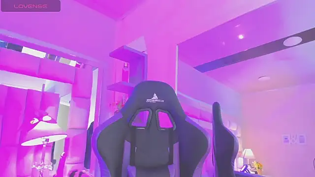 mariiahneedles online show from May 13, 8:05 pm