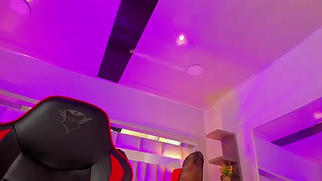 Snapshot of mariiahneedles chatting on October 20, 10:10 pm mariiahneedles online show from October 20, 10:10 pm