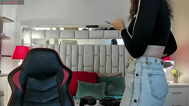 mariiahneedles online show from October 7, 10:11 pm