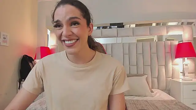 Snapshot of mariiahneedles chatting on October 23, 12:31 am mariiahneedles online show from October 23, 12:31 am