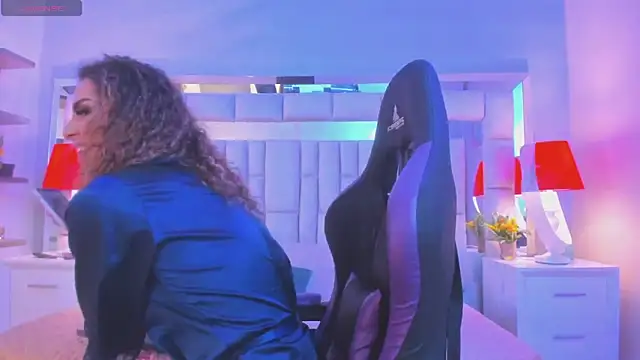 mariiahneedles online show from February 11, 3:39 am