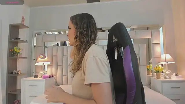 mariiahneedles online show from April 11, 5:15 am