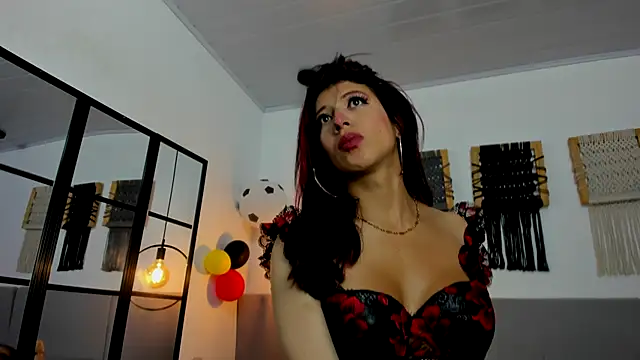 Snapshot of Sweet_camille chatting on July 15, 2:51 am Sweet camille online show from July 15, 2:51 am