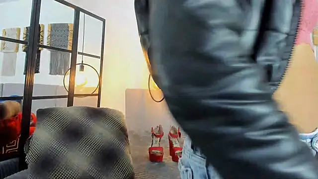 Snapshot of Sweet_camille chatting on June 17, 2:33 am Sweet camille online show from June 17, 2:33 am