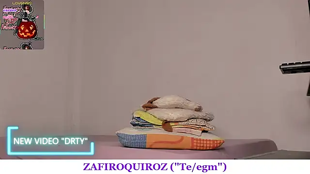 Snapshot of sweet_dirty11 chatting on October 12, 12:01 am sweet dirty11 online show from October 12, 12:01 am