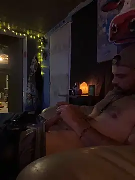 Snapshot of spundaddylive chatting on October 31, 11:44 pm spundaddylive online show from October 31, 11:44 pm