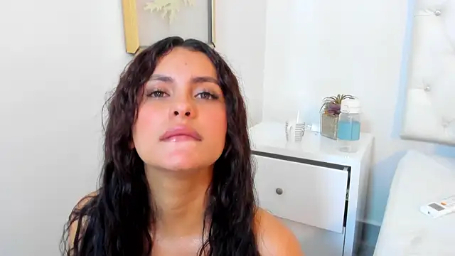 DulceColeman online show from November 5, 11:30 pm