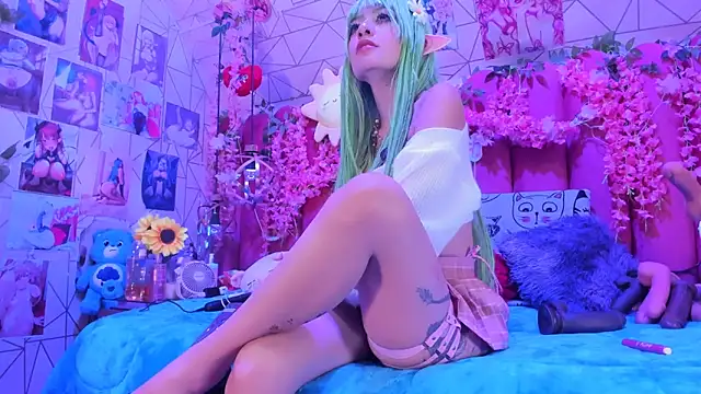 Alicebenett online show from April 14, 10:37 pm