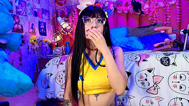 Snapshot of Alicebenett chatting on July 7, 9:29 pm Alicebenett online show from July 7, 9:29 pm