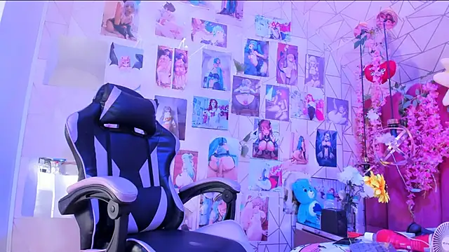 Alicebenett online show from March 8, 2:04 am