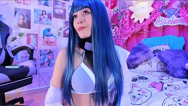 Alicebenett online show from March 5, 10:37 pm