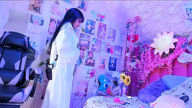 Alicebenett online show from March 13, 10:59 pm