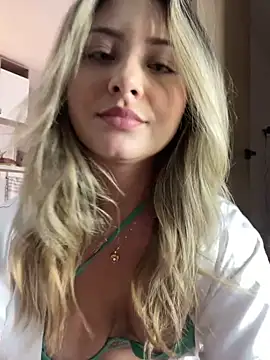 Snapshot of SaraFerreira chatting on February 17, 9:21 pm SaraFerreira online show from February 17, 9:21 pm