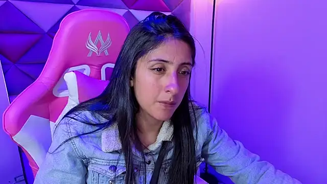 Snapshot of Cameron_cutte chatting on February 13, 3:06 am Cameron cutte online show from February 13, 3:06 am