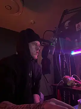traejddd online show from April 8, 4:36 am