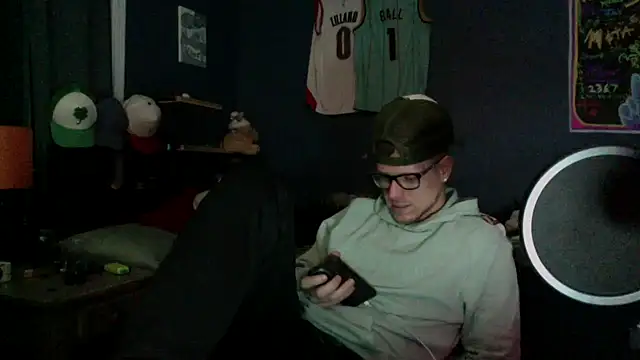 traejddd online show from March 22, 5:43 am