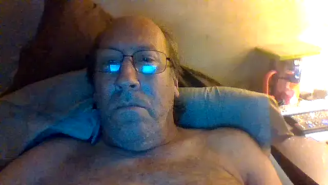 Snapshot of hornyrich69 chatting on July 14, 7:02 am hornyrich69 online show from July 14, 7:02 am