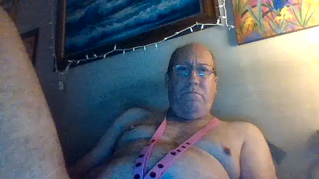 Snapshot of hornyrich69 chatting on February 1, 7:39 am hornyrich69 online show from February 1, 7:39 am