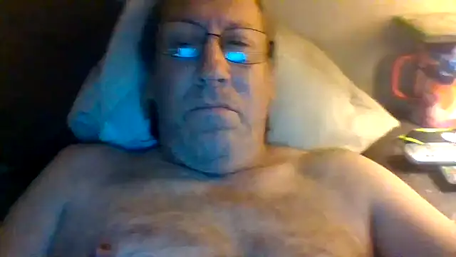 Snapshot of hornyrich69 chatting on July 8, 6:47 am hornyrich69 online show from July 8, 6:47 am