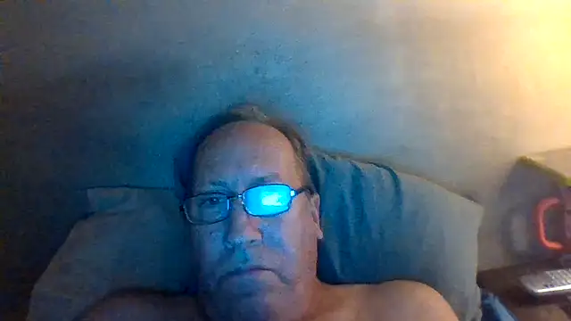 Snapshot of hornyrich69 chatting on February 2, 5:17 am hornyrich69 online show from February 2, 5:17 am