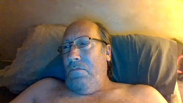 Snapshot of hornyrich69 chatting on June 8, 7:42 am hornyrich69 online show from June 8, 7:42 am