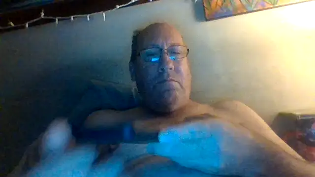 Snapshot of hornyrich69 chatting on January 11, 3:13 am hornyrich69 online show from January 11, 3:13 am