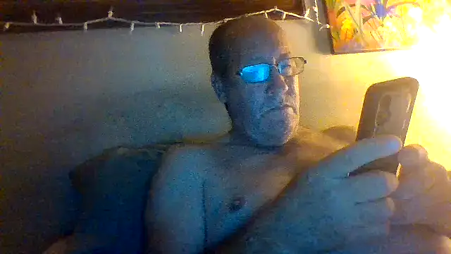Snapshot of hornyrich69 chatting on February 23, 3:19 am hornyrich69 online show from February 23, 3:19 am