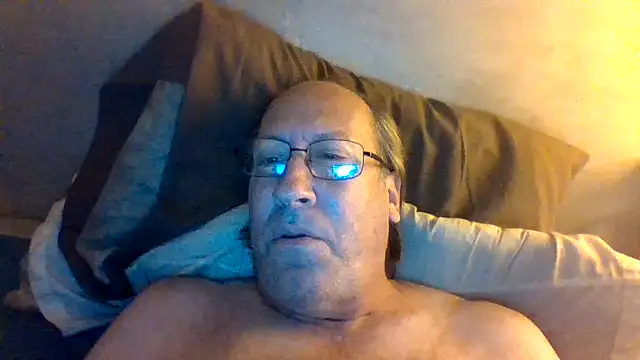 Snapshot of hornyrich69 chatting on June 27, 5:02 am hornyrich69 online show from June 27, 5:02 am