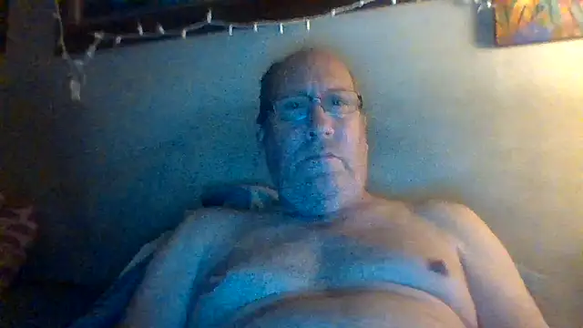 Snapshot of hornyrich69 chatting on January 17, 5:00 am hornyrich69 online show from January 17, 5:00 am