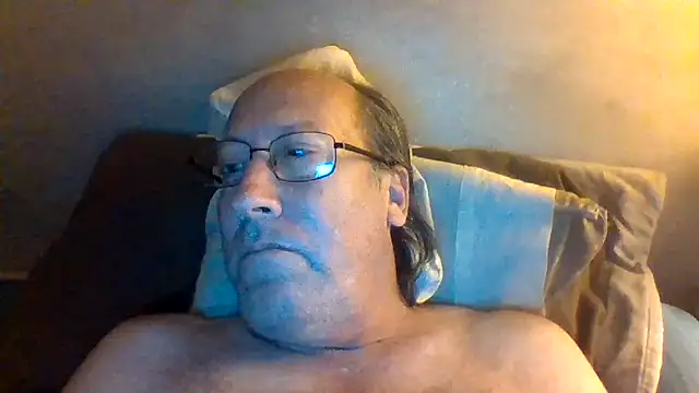 Snapshot of hornyrich69 chatting on July 3, 3:02 am hornyrich69 online show from July 3, 3:02 am