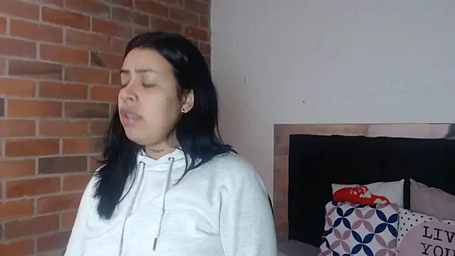 salome  hills1 online show from December 5, 4:16 pm