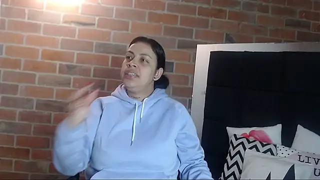 salome  hills1 online show from January 14, 2:32 pm