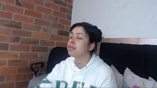 salome  hills1 online show from February 7, 5:29 pm