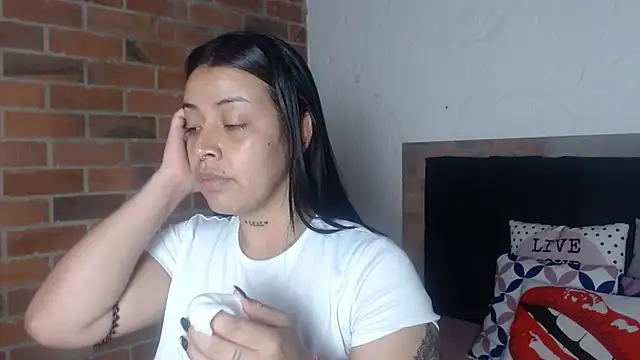 salome  hills1 online show from February 15, 7:02 pm