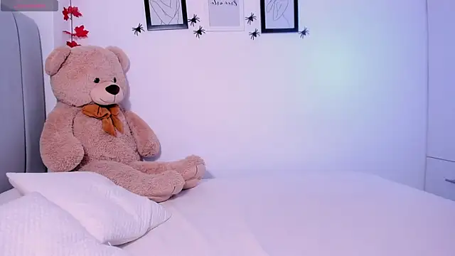 DannaHyde online show from October 24, 9:25 pm