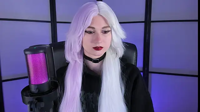 Snapshot of Goddess-Rose chatting on October 31, 4:25 pm Goddess-Rose online show from October 31, 4:25 pm