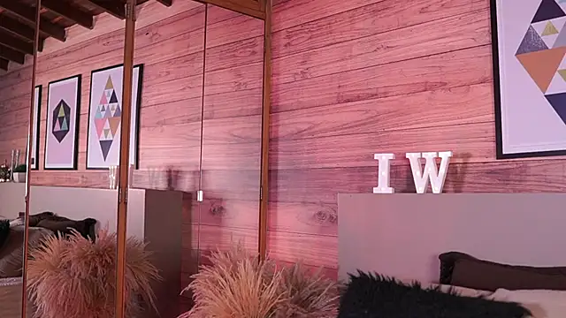 Snapshot of IzzyWild chatting on October 19, 11:46 am IzzyWild online show from October 19, 11:46 am