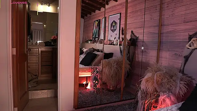 Snapshot of IzzyWild chatting on October 31, 12:35 pm IzzyWild online show from October 31, 12:35 pm