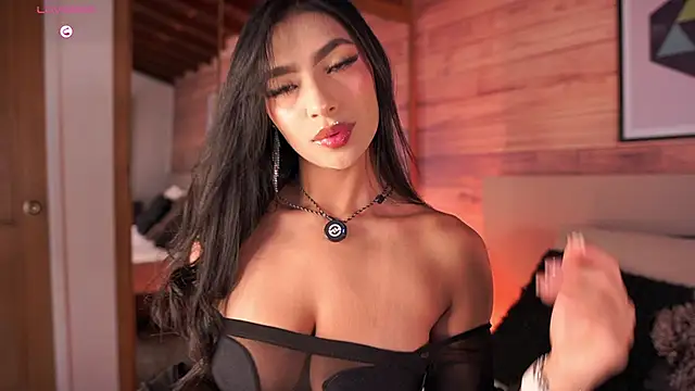 Snapshot of IzzyWild chatting on November 16, 10:09 am IzzyWild online show from November 16, 10:09 am