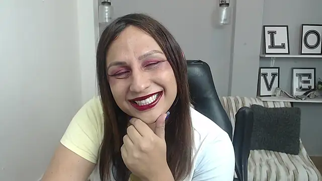 Analia 01 online show from April 13, 1:59 pm