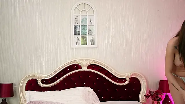 StacyLight online show from May 4, 6:00 pm