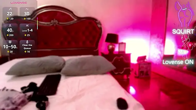 StacyLight online show from March 25, 6:18 pm