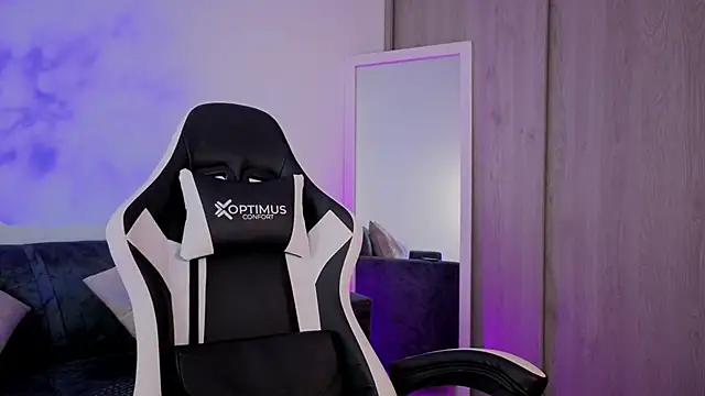 Snapshot of Alisa__walker chatting on October 23, 7:12 pm Alisa walker online show from October 23, 7:12 pm