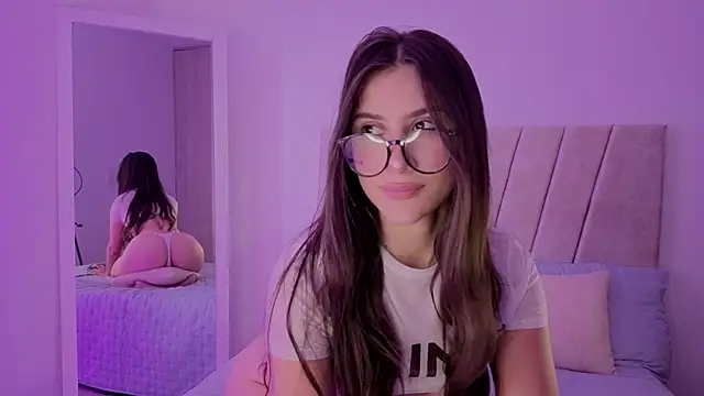 Snapshot of Alisa__walker chatting on November 4, 8:12 pm Alisa walker online show from November 4, 8:12 pm