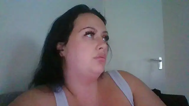 Snapshot of CurvyQueen2023 chatting on October 4, 4:41 pm CurvyQueen2023 online show from October 4, 4:41 pm