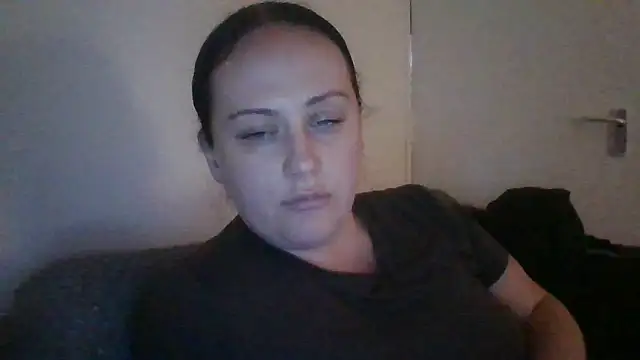 Snapshot of CurvyQueen2023 chatting on October 5, 7:59 pm CurvyQueen2023 online show from October 5, 7:59 pm